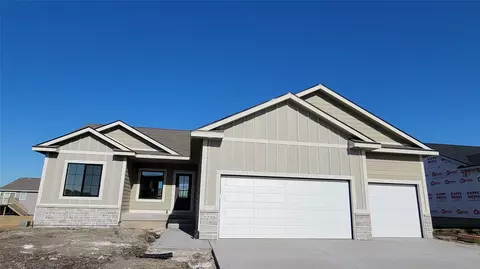 3235 NW 27th Cir, Ankeny, IA 50023