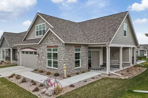 17573 Phoenix Dr, Clive, IA 50325