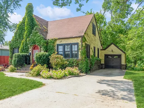 727 W 9th St S, Newton, IA 50208