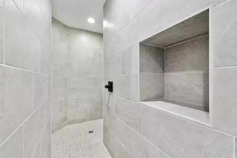 Bath - 831 Richland Ct, Van Meter, IA 50261 photo 2 of 5