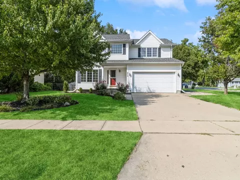 810 Cedar St, Waukee, IA 50263