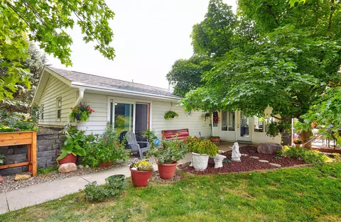2057 130th St, Earlham, IA 50072