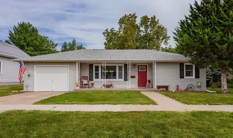 505 E Douglas St, Knoxville, IA 50138