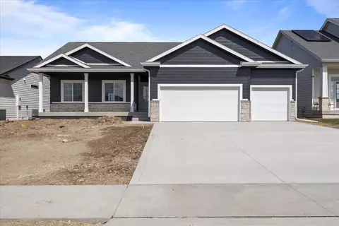 14707 N Valley Dr, Urbandale, IA 50323