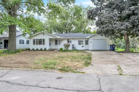 308 E 2nd St, Pella, IA 50219