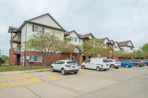 6440 Ep True Pkwy #3306, West Des Moines, IA 50266
