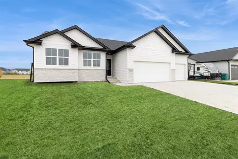 1105 Mulberry Dr NW, Bondurant, IA 50035