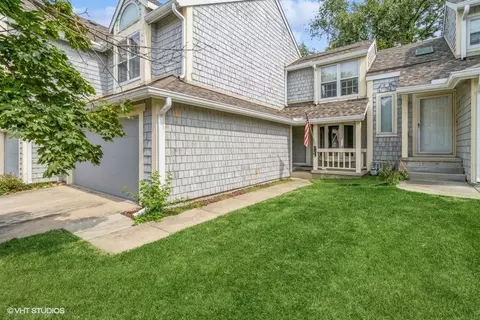 2631 82nd St, Urbandale, IA 50322