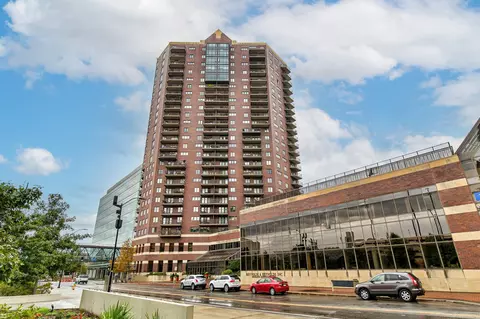 300 Walnut St #808, Des Moines, IA 50309