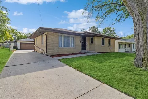 2805 E 40th St, Des Moines, IA 50317