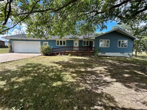 1219 N 12th St, Chariton, IA 50049