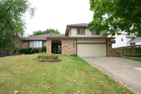 1427 NW 104th St, Clive, IA 50325