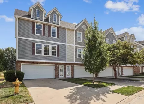 5537 Jordan Ct, Johnston, IA 50131