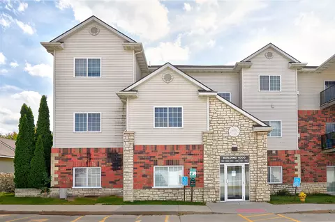 6255 Beechtree Dr #1103, West Des Moines, IA 50266