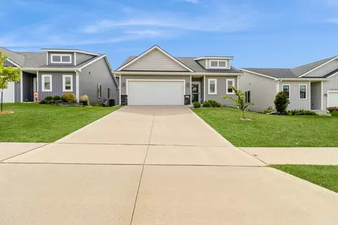 15128 Goldenrod Dr, Urbandale, IA 50323