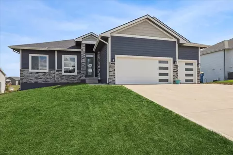 2505 Winston Cir, Van Meter, IA 50261