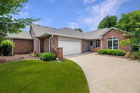 1962 NW 126th St, Clive, IA 50325