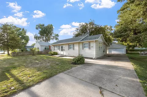 2704 Chicago Ave, Des Moines, IA 50317