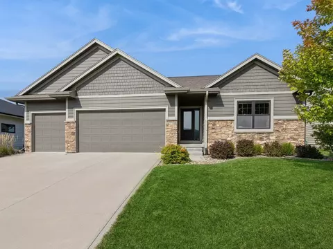 2774 NW 167th St, Clive, IA 50325