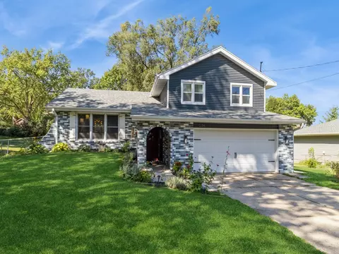 1234 32nd St, West Des Moines, IA 50266