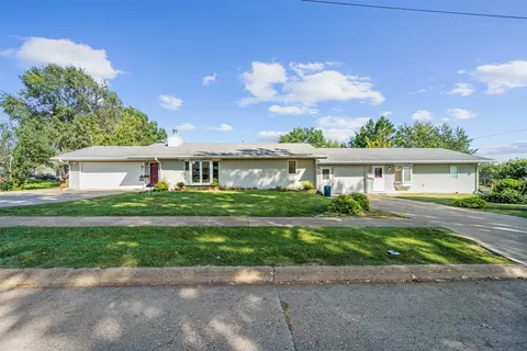 607 S 4th St, Knoxville, IA 50138