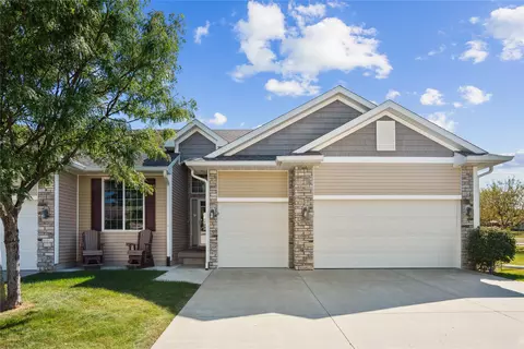 10299 Coventry Cir, Johnston, IA 50131