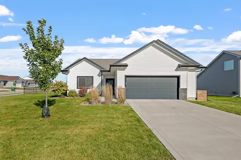 208 Walnut Dr, Norwalk, IA 50211