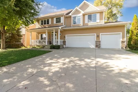 3446 Village Run Dr, Des Moines, IA 50317