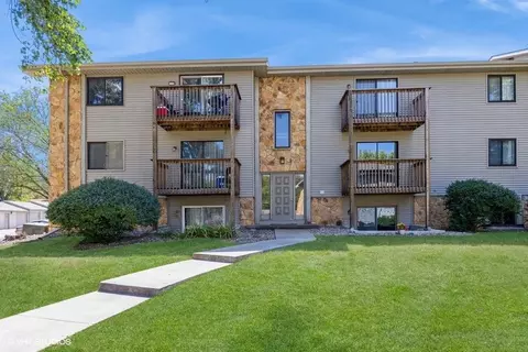 9517 University Ave #18, Clive, IA 50325