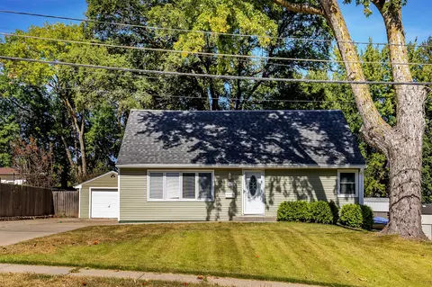 1421 Porter Ave, Des Moines, IA 50315