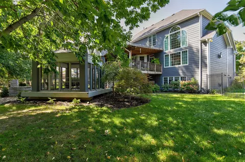 7350 Eagle Pointe Dr, Johnston, IA 50131