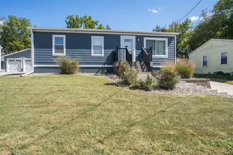 3931 16th St, Des Moines, IA 50313