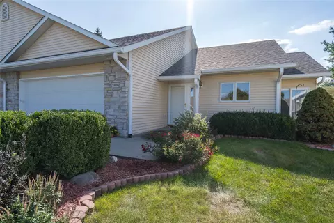 2408 Pine Cir, Urbandale, IA 50322