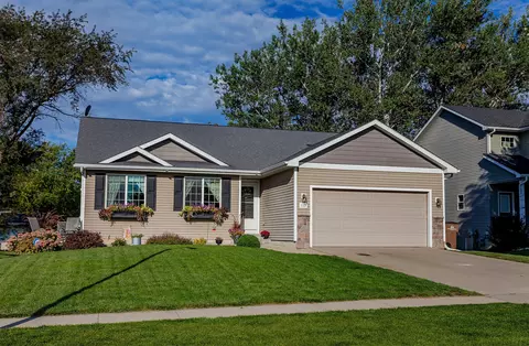 1125 Rolling Hills Ct, Norwalk, IA 50211