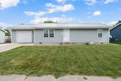 907 Lincoln St SE, Bondurant, IA 50035