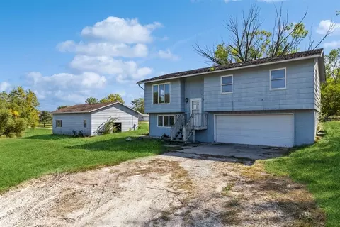 212 Albia Rd, Chariton, IA 50049