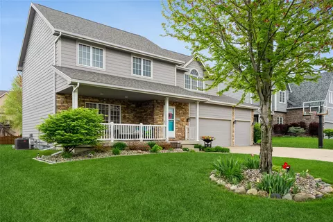 4110 Belair Dr, Urbandale, IA 50323