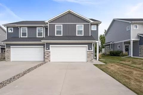 212 Larson Dr, Huxley, IA 50124