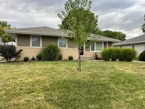 4032 Manor Ln, Des Moines, IA 50310