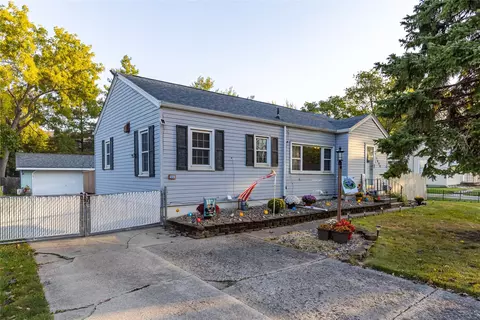 1604 Hull Ave, Des Moines, IA 50313