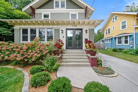 1300 41st St, Des Moines, IA 50311