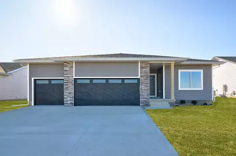 610 NW Compass Ave, Waukee, IA 50263