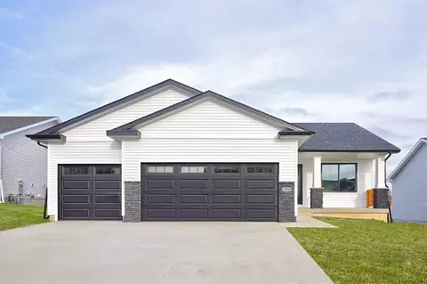 2910 Lund St, Norwalk, IA 50211