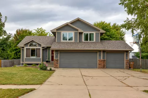 351 SW Kennybrook Dr, Grimes, IA 50111