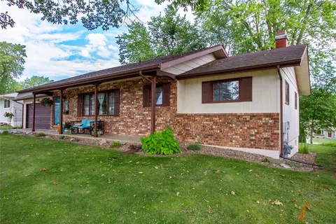 506 Monroe St, Pella, IA 50219