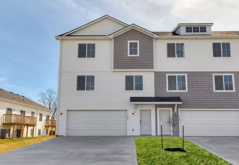 157 NE 56th St, Pleasant Hill, IA 50327