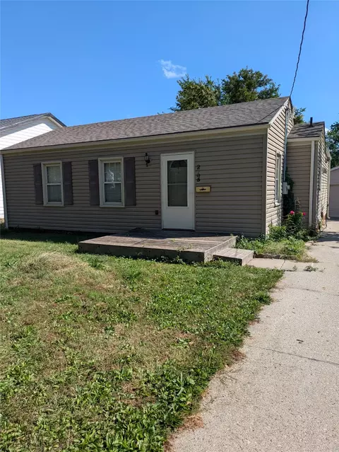 2705 E 16th St, Des Moines, IA 50316