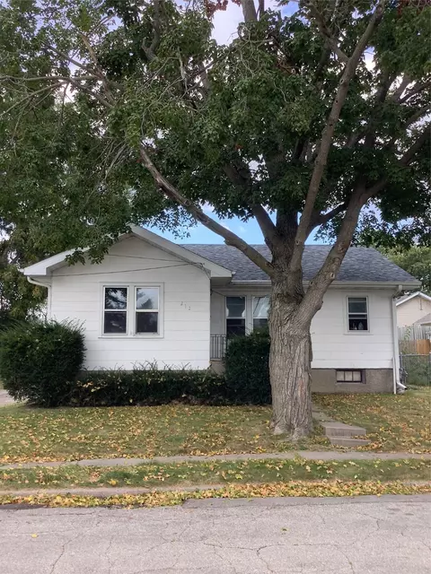 212 W 7th St S, Newton, IA 50208