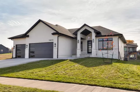 14414 Catalpa Dr, Urbandale, IA 50323