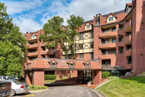 2880 Grand Ave #108, Des Moines, IA 50312